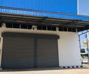 โกดังให้เช่าอยู่ถนนพระรามสองอำเภอเมืองจังหวัดสมุทรสาครมีเนื้อที่ขนาด 1700 ตารางเมตรมีออฟฟิศมีไฟฟ้าสามเฟส