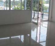 ​โกดังให้เช่าโรงงานให้เช่า อยู่ใกล้นิคมอุตสาหกรรมปิ่นทอง 2 และท่าเรือแหลมฉบัง เพียง 13 กิโล อยู่ถนนทางหลวงหมายเลข 7 กรุงเทพฯพัทยา อำเภอศรีราชาจังหวัดชลบุรี 