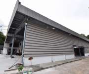 ให้เช่าโกดังให้เช่าโรงงานอยู่ตำบลห้วยขมิ้นอำเภอหนองแคจังหวัดสระบุรีมีเนื้อที่ทั้งหมดขนาด5ไร่พื้นที่ใช้สอยในตัว อาคาร 1,200 ตารางเมตรพื้นที่กว้างขวางปรับปรุงตกแต่งใหม่ล้อมรั้วทั้งหมดเต็มพื้นที่ -มีออฟฟิศสองชั้น -มีบ้านพักคนงานมีลานจอดรถ 0