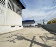 โรงงานให้เช่าโกดังให้เช่าติดถนนคลังสินค้าพื้นที่สีม่วงอยู่ถนนบางนาตราดกิโลเมตรที่ประมาณ 52 อำเภอบางปะกง