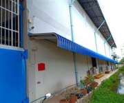 โรงงานให้เช่าโกดังให้เช่ามีออฟฟิศ2ชั้นตกแต่งพร้อมใช้งานอยู่ถนนเศรษฐกิจหนึ่งถนนบางปลาอำเภอกระทุ่มแบนจังหวัดสมุทรสาครโรงงานอยู่ติดถนนใหญ่เข้าออกสะดวก