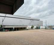 ให้เช่าโรงงานให้เช่าโกดังมีเครน อยู่ตำบลบางโทรัดอำเภอเมืองจังหวัดสมุทรสาครถนนพระรามสองเข้าออกสะดวกเนื้อที่ขนาด พื้นที่7.5ไร่