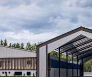 ขายอาคารโรงงานพร้อมใช้งานโรงงานอยู่ ถนน 344 ถนน 331 อ.บ้านบึง จ.ชลบุรี มีเนื้อที่ขนาด 12 ไร่  มีทั้งหมด 3 อาคาร พื้นที่ใช้สอย  ประมาณรวม 8,000 ตารางเมตร