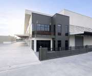 ให้เช่า โกดัง โรงงาน คลังสินค้าโรงงาน/โกดัง/ออฟฟิต อยู่อ.กระทุ่มแบน จ.สมุทรสาครให้เช่าพื้นที่รวม 3,000 ตรม. (ในพื้นที่ 3 ไร่ ) รวมแบ่งเป็น 2 โกดัง