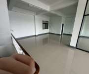 ขายโรงงานมินิแฟคอยู่ ซอยเชิดมหาชัย ตำบลบางน้ำจืด อำเภอเมือง จังหวัดสมุทรสาครพื้นที่ใช้สอยประมาณ 530 ตรม เนื้อที่ 123 ตารางวาสร้างเต็มเนื้อที่เลย