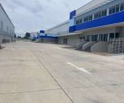 ให้เช่าโกดังสร้างใหม่ให้เช่าคลังสินค้าเขตฟรีโซนอยู่อำเภอศรีราชาจังหวัดชลบุรี ใกล้แหลมฉบัง ศรีราชา ชลบุรีติดถนนใหญ่พื้นที่ตั้งแต่ 2,078-2,970-20,000 ตรม.